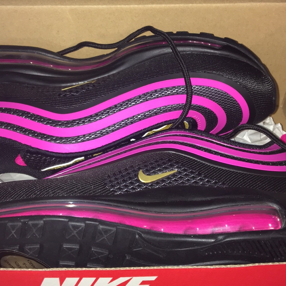 Brand new airmax black and pink 5.5